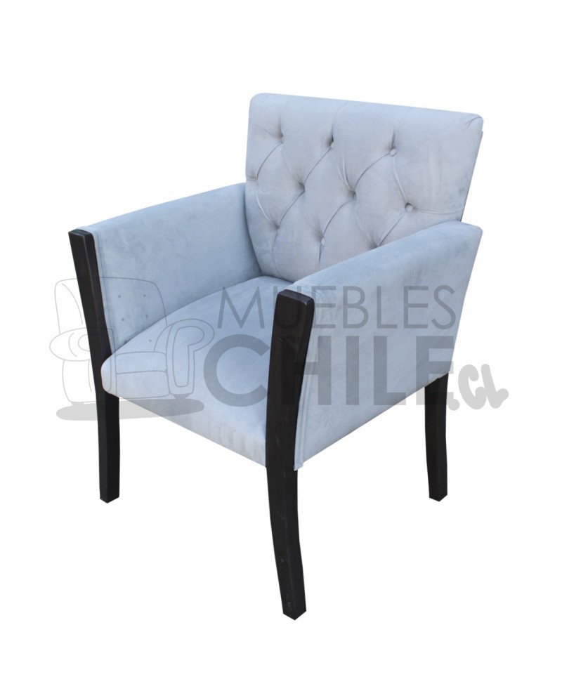 Poltrona Capitone con brazos de madera – Estilo y confort