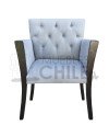 Poltrona Capitone con brazos de madera – Estilo y confort