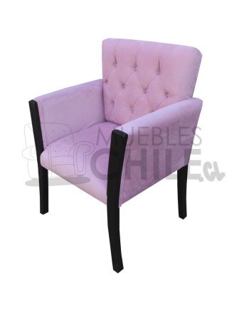 Poltrona Capitone con brazos de madera – Estilo y confort