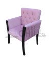 Poltrona Capitone con brazos de madera – Estilo y confort
