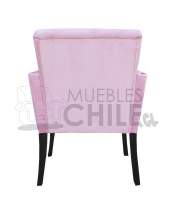 Poltrona Capitone con brazos de madera – Estilo y confort