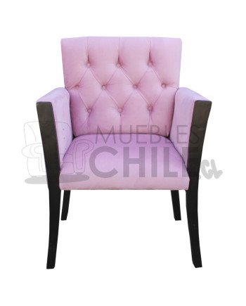 Poltrona Capitone con brazos de madera – Estilo y confort